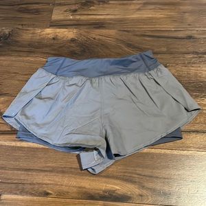 Size L layered shorts